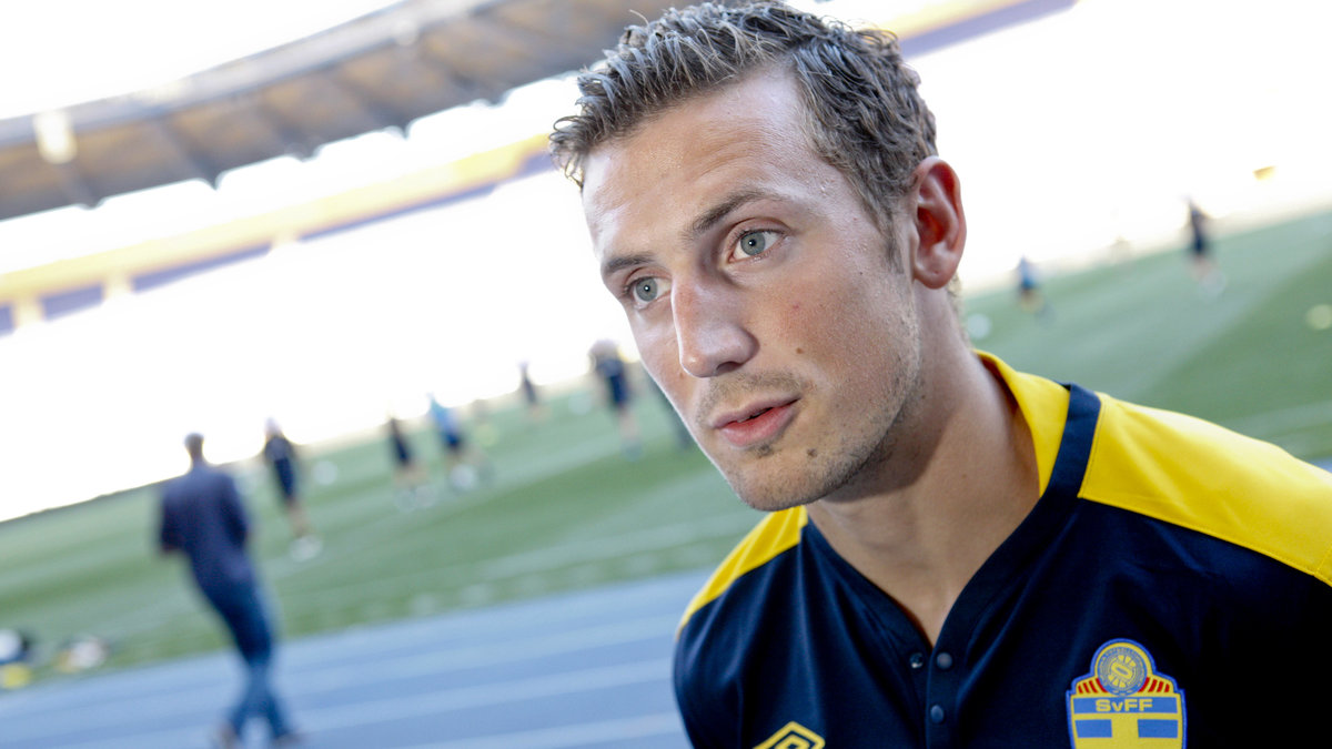 Trots att han är dömd för misshandel av sin före detta fru är Alexander Gerndt uttagen i det svenska landslaget. 